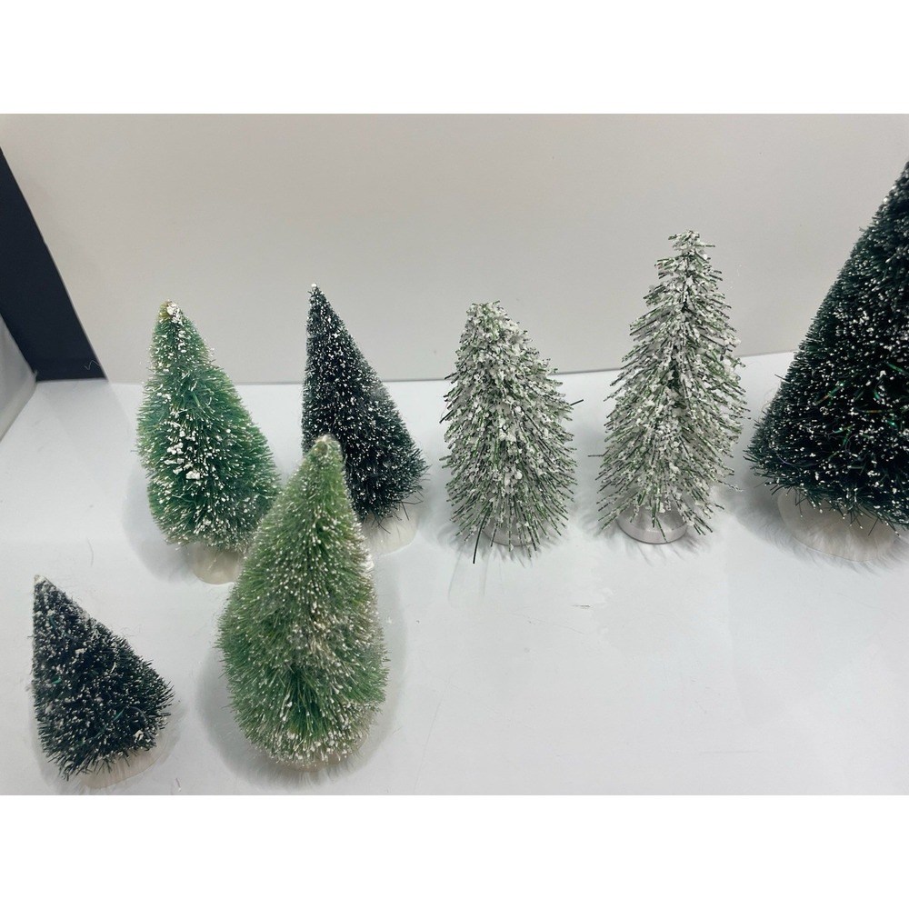 Christmas Tree Lot Of‎ 10 Assorted Village Accessory With Snow - Picture 4 of 8